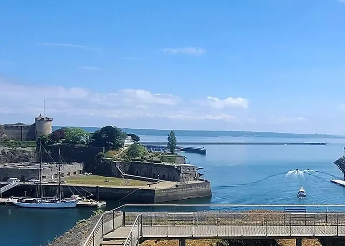 Bouga Inville Vue Sur Et Chateau Брест